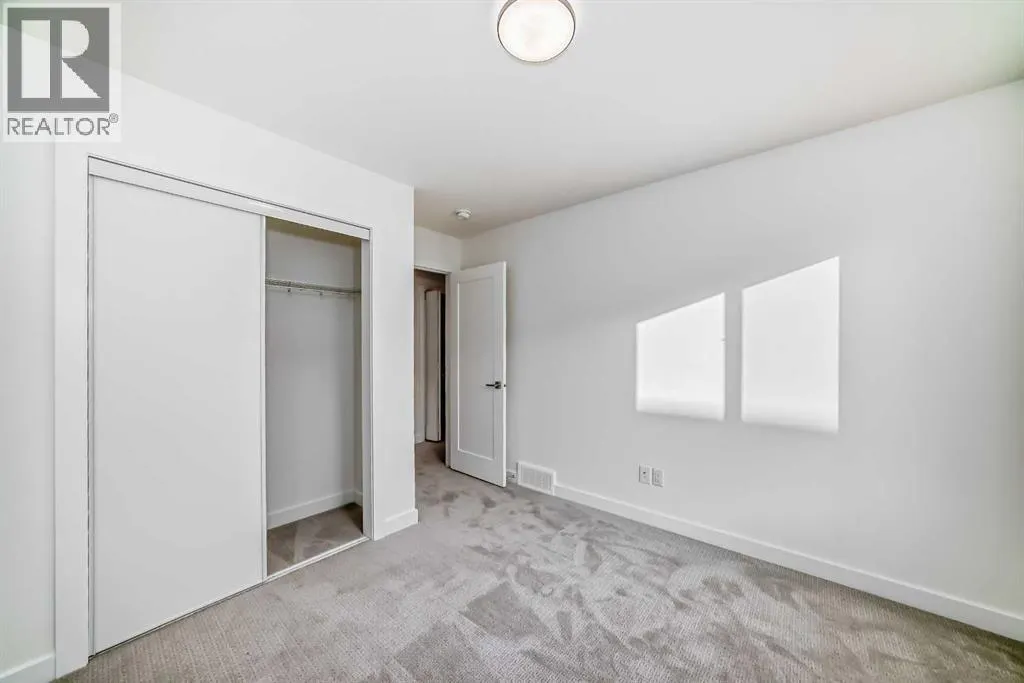 42 Corner Glen Manor NE