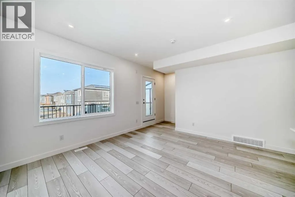 42 Corner Glen Manor NE