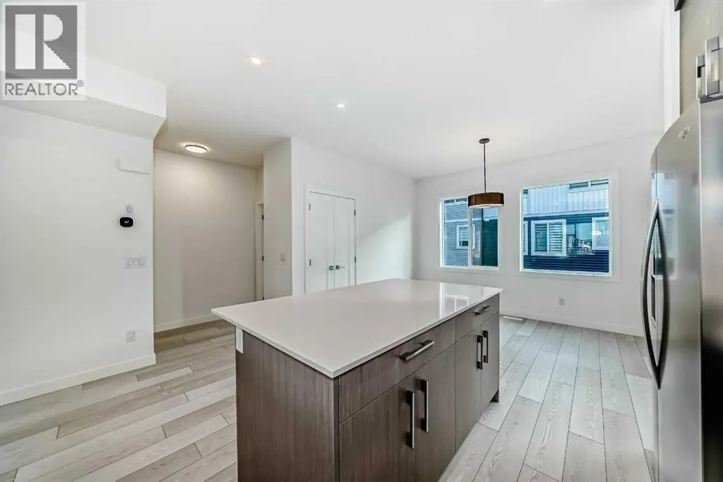 42 Corner Glen Manor NE