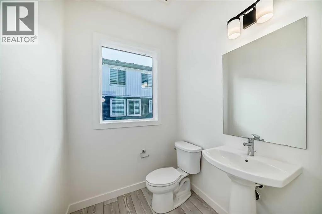42 Corner Glen Manor NE