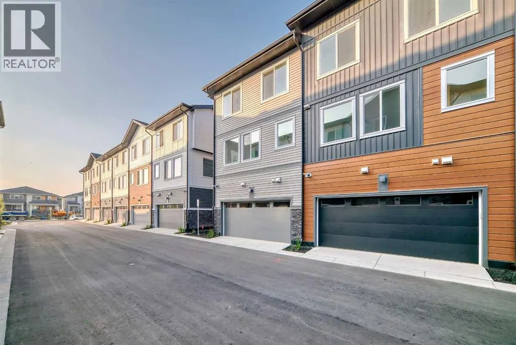 42 Corner Glen Manor NE