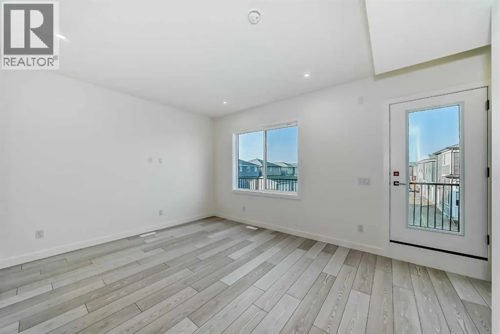 42 Corner Glen Manor NE