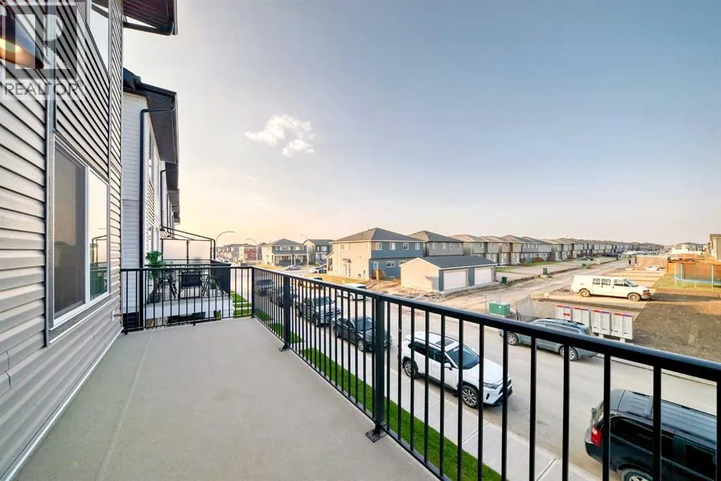 42 Corner Glen Manor NE