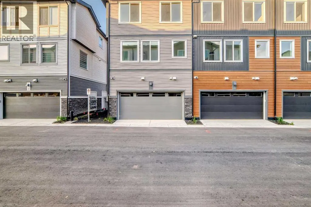 42 Corner Glen Manor NE