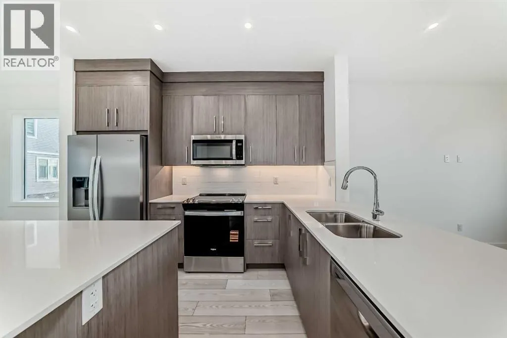 42 Corner Glen Manor NE