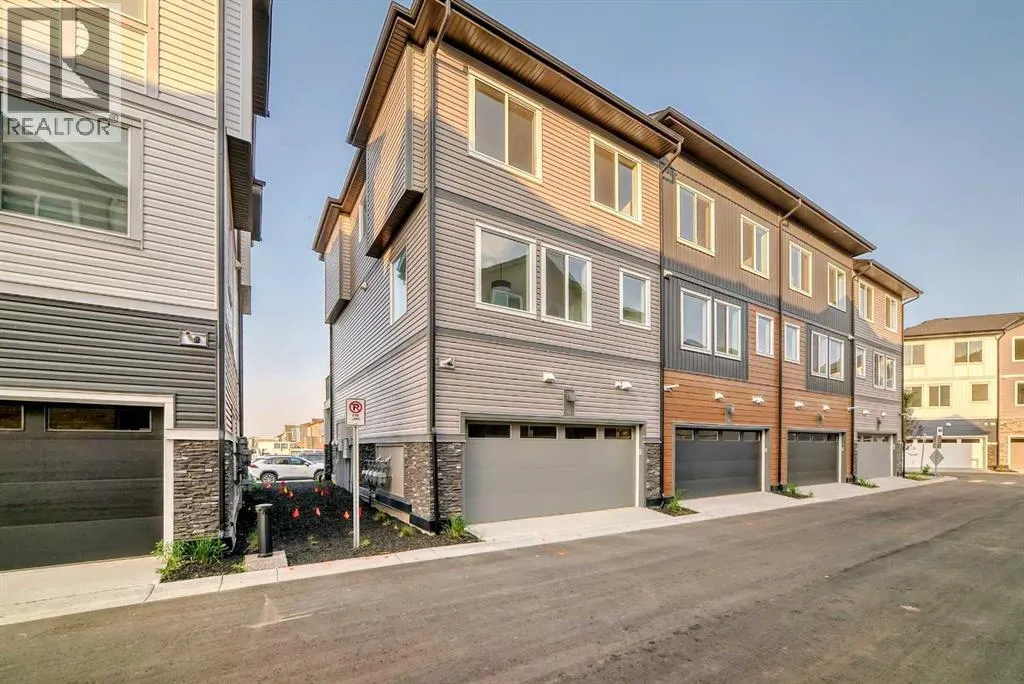 42 Corner Glen Manor NE