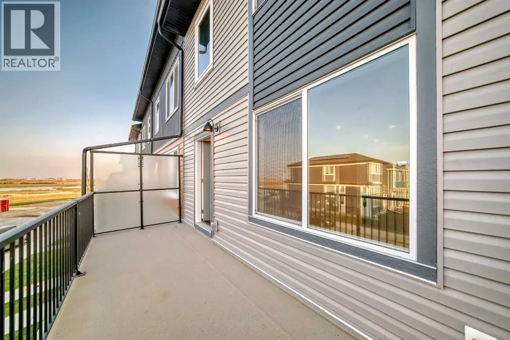 42 Corner Glen Manor NE