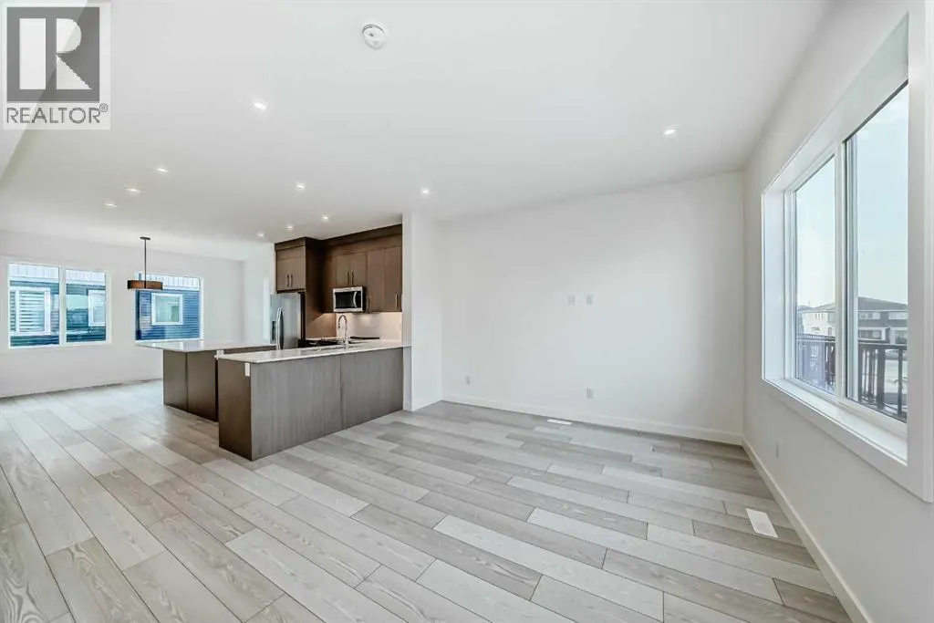 42 Corner Glen Manor NE