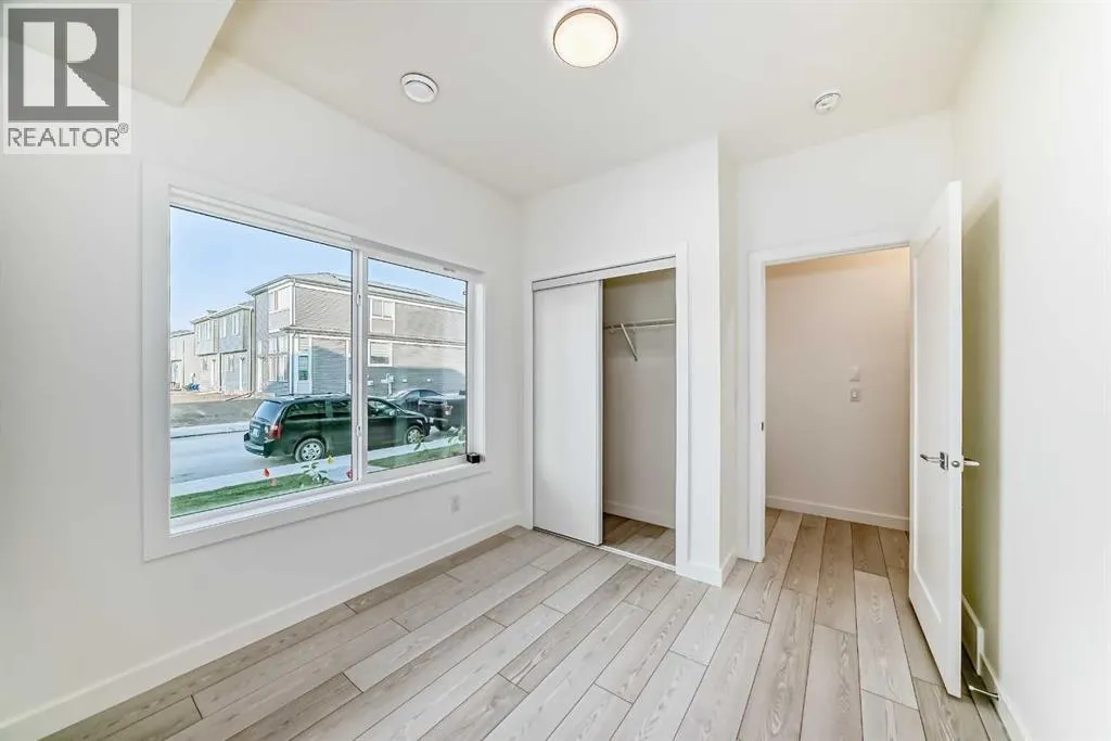 42 Corner Glen Manor NE