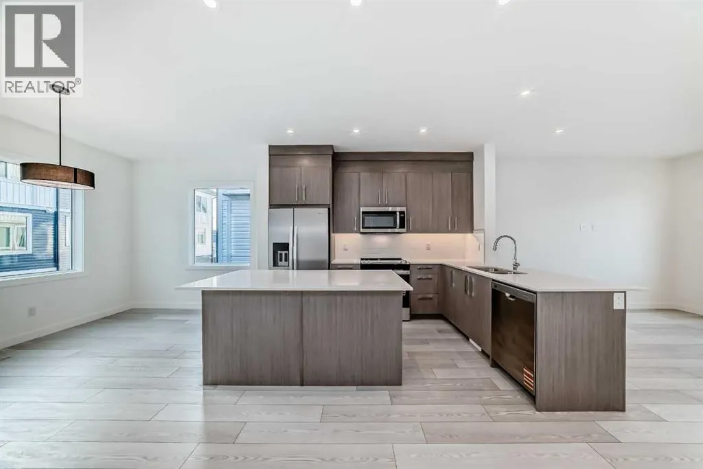 42 Corner Glen Manor NE