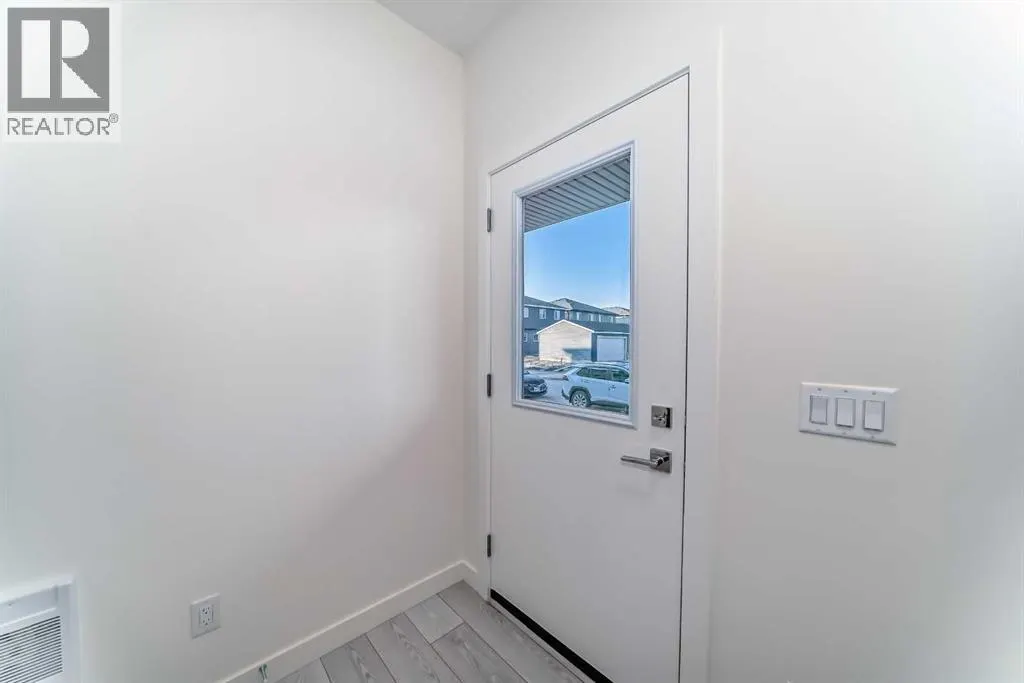 42 Corner Glen Manor NE
