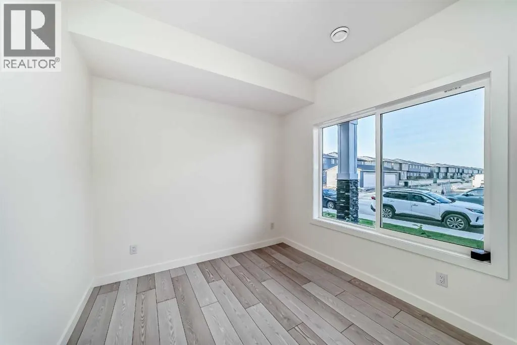 42 Corner Glen Manor NE