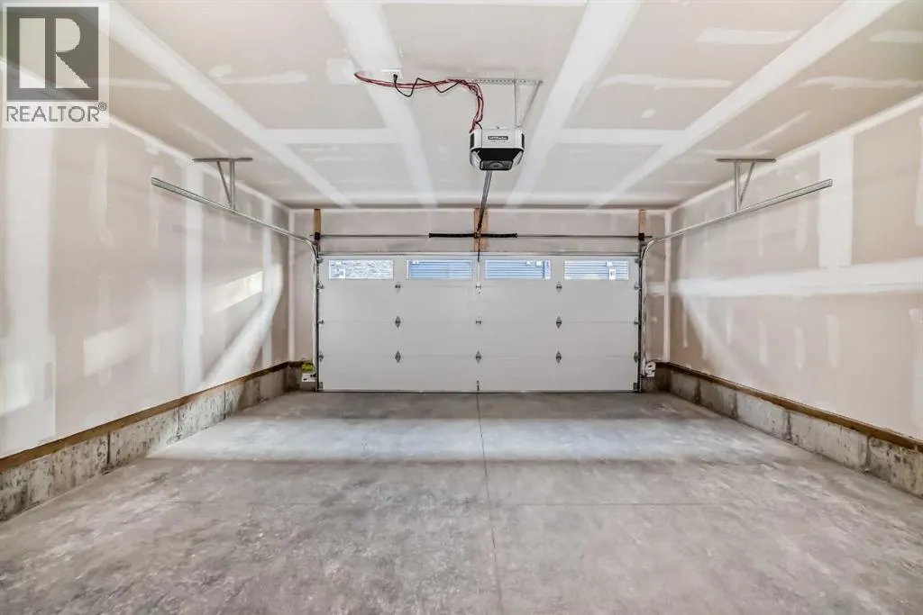 42 Corner Glen Manor NE