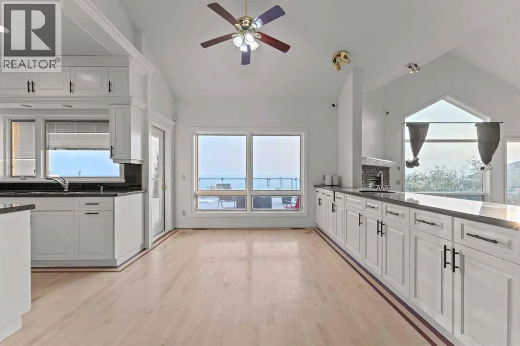 28 Slopes Grove SW