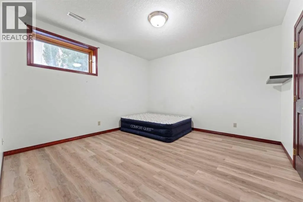 28 Slopes Grove SW