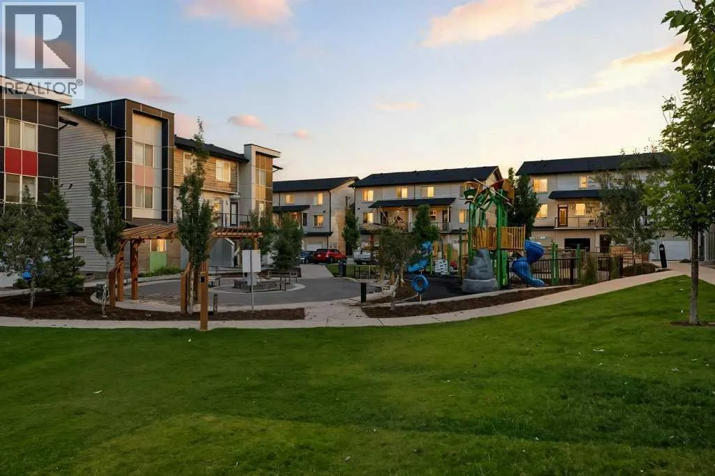 202, 125 Redstone  NE
