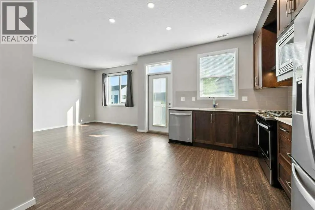 202, 125 Redstone  NE
