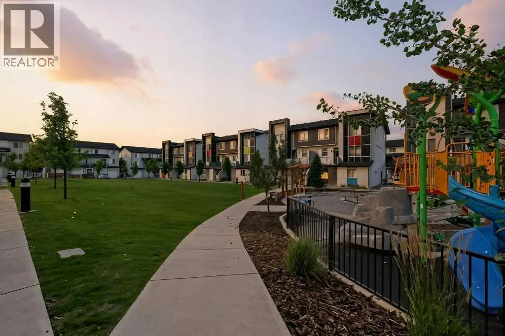 202, 125 Redstone  NE