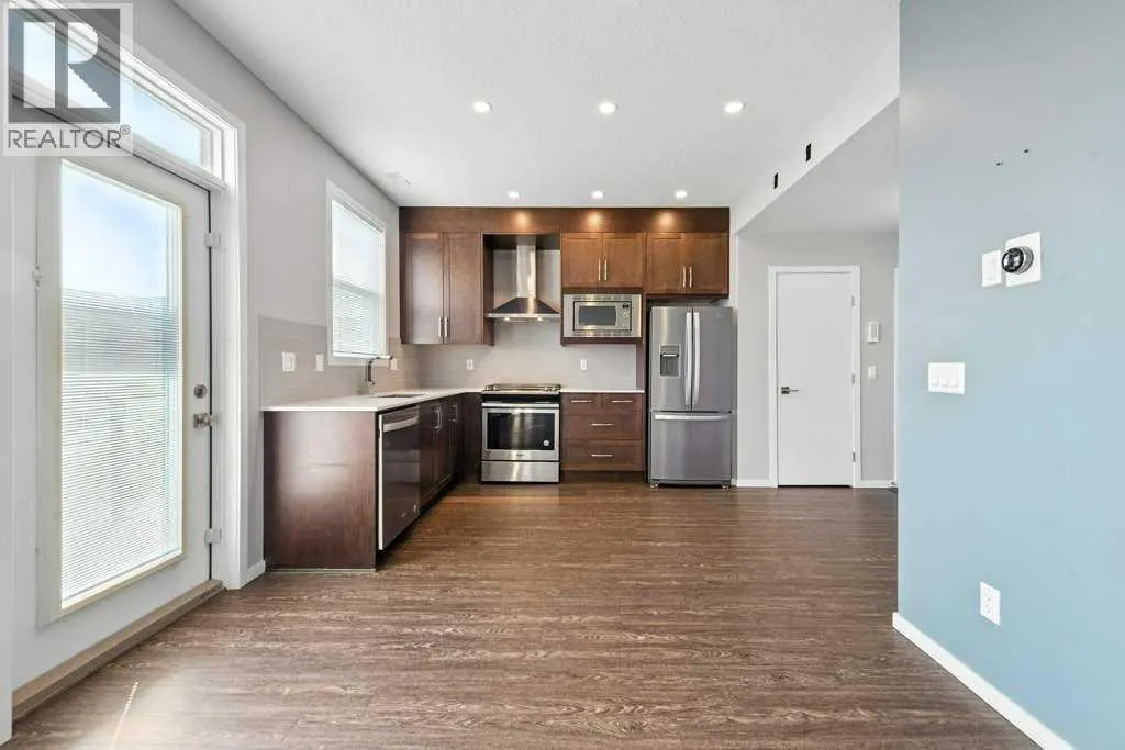 202, 125 Redstone  NE