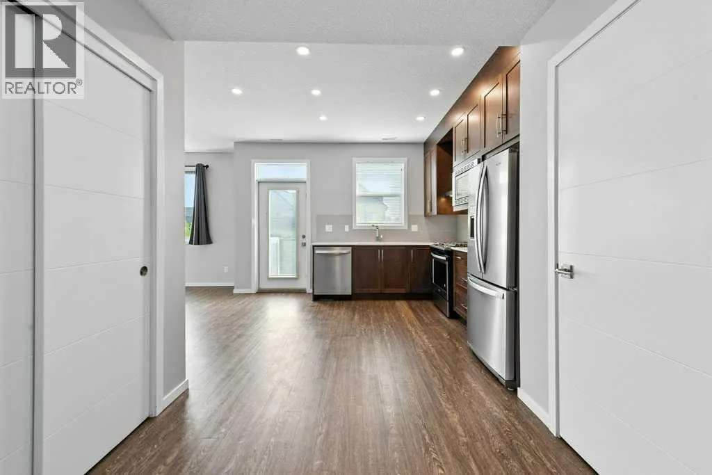 202, 125 Redstone  NE