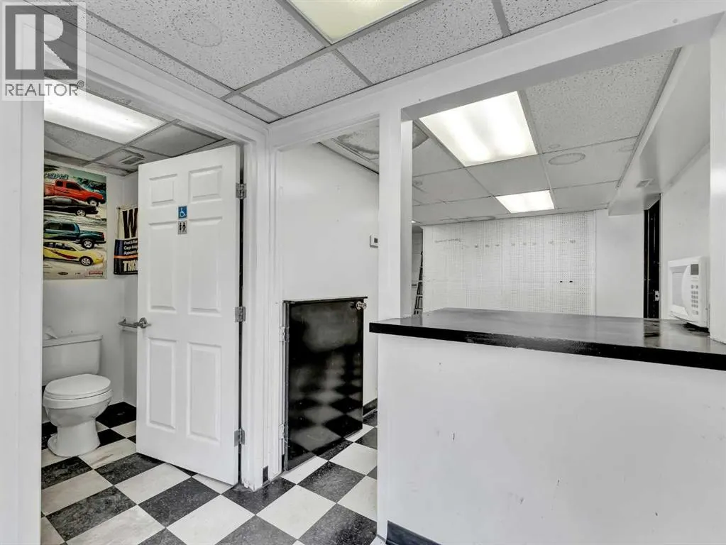 1137 & 1139 Kingsway Avenue SE