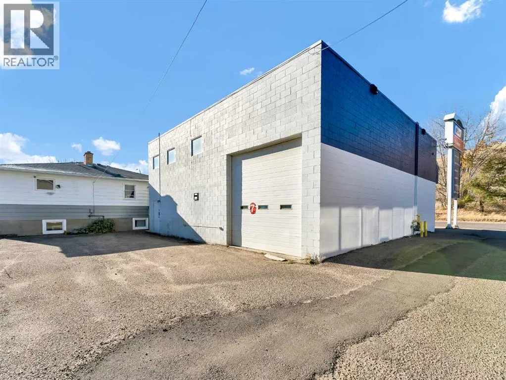 1137 & 1139 Kingsway Avenue SE