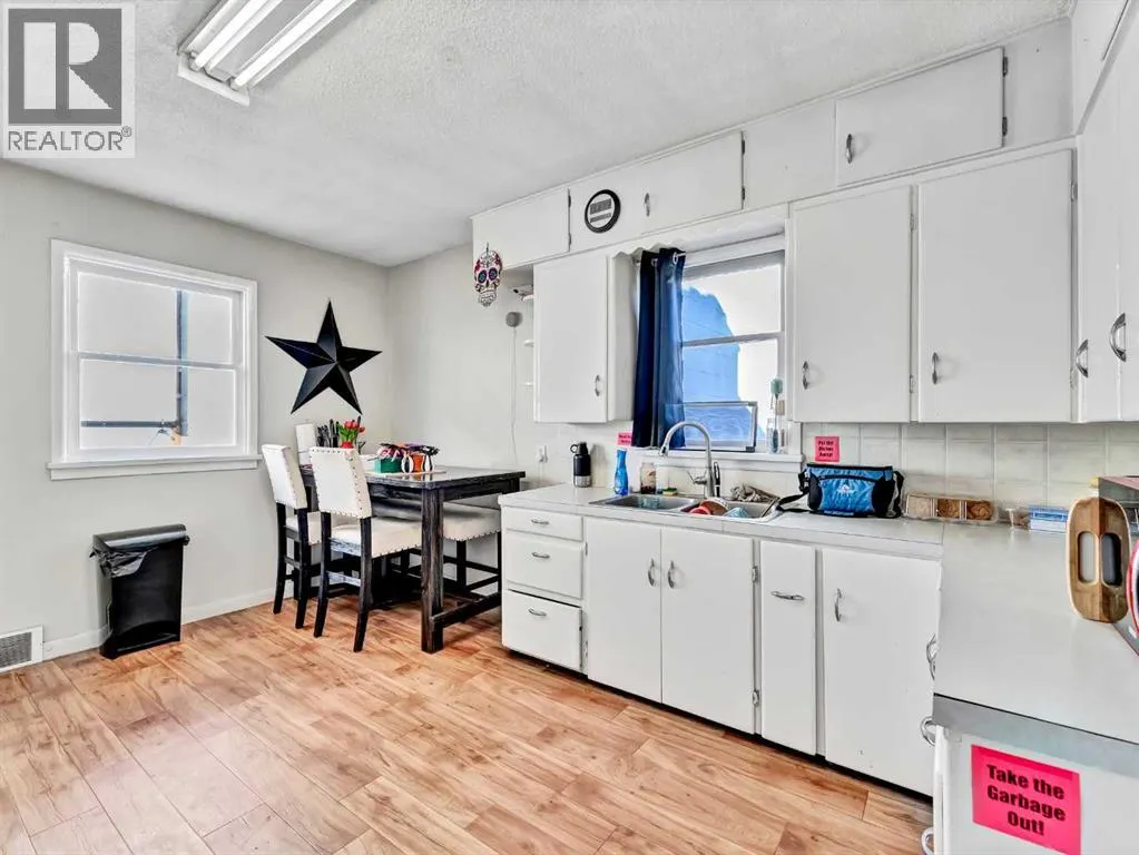 1137 & 1139 Kingsway Avenue SE