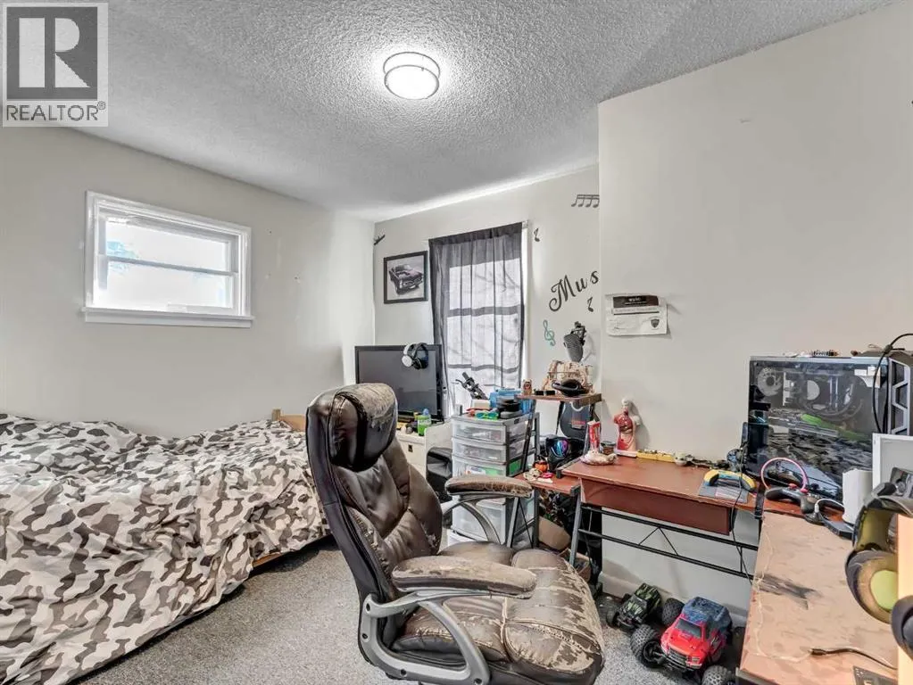 1137 & 1139 Kingsway Avenue SE