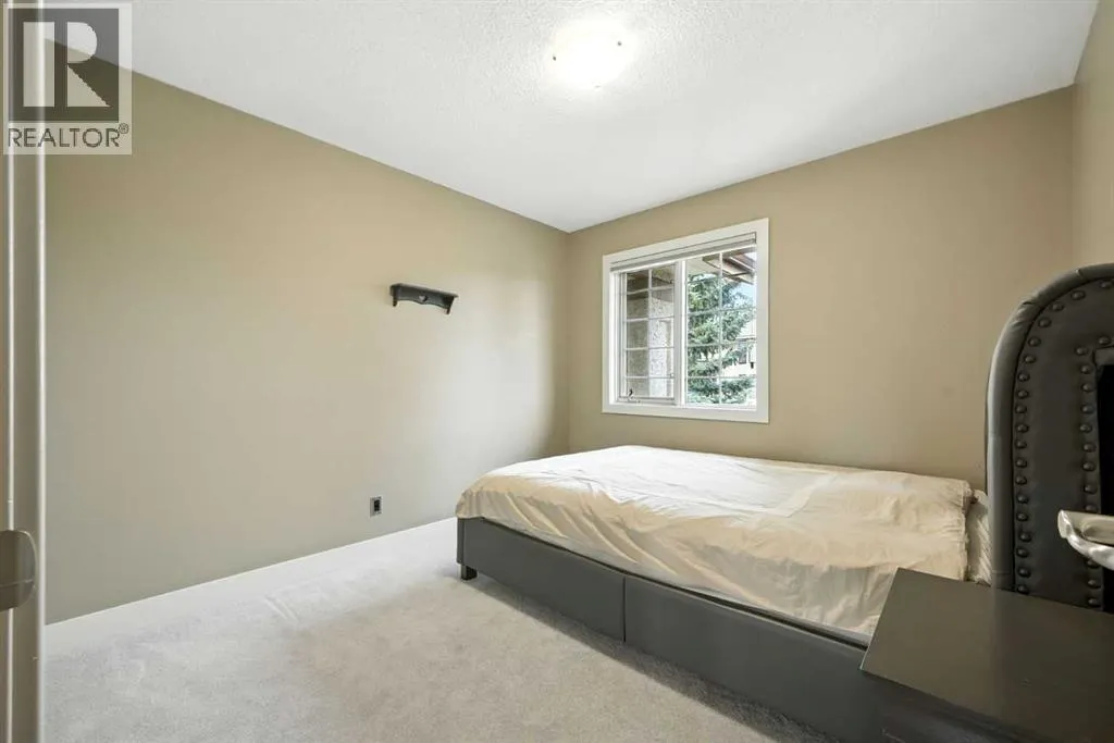 141 Edgeview Road NW