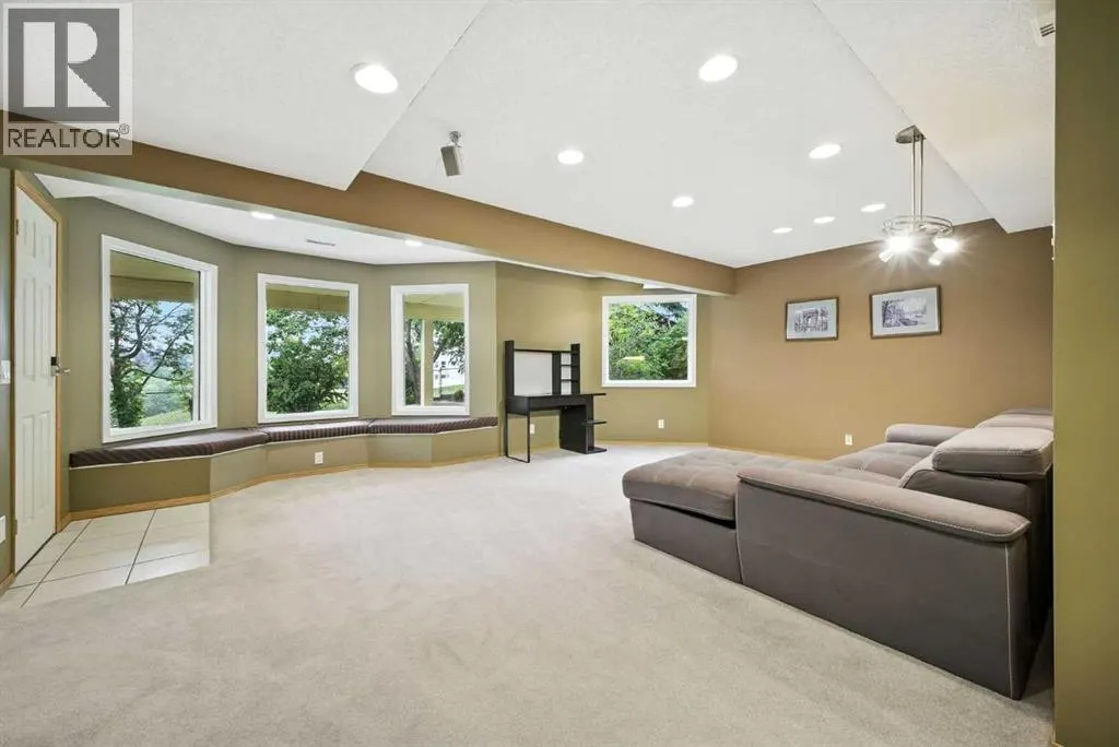 141 Edgeview Road NW