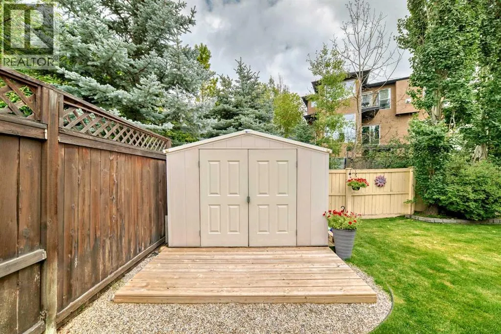 69 Simcoe Close SW