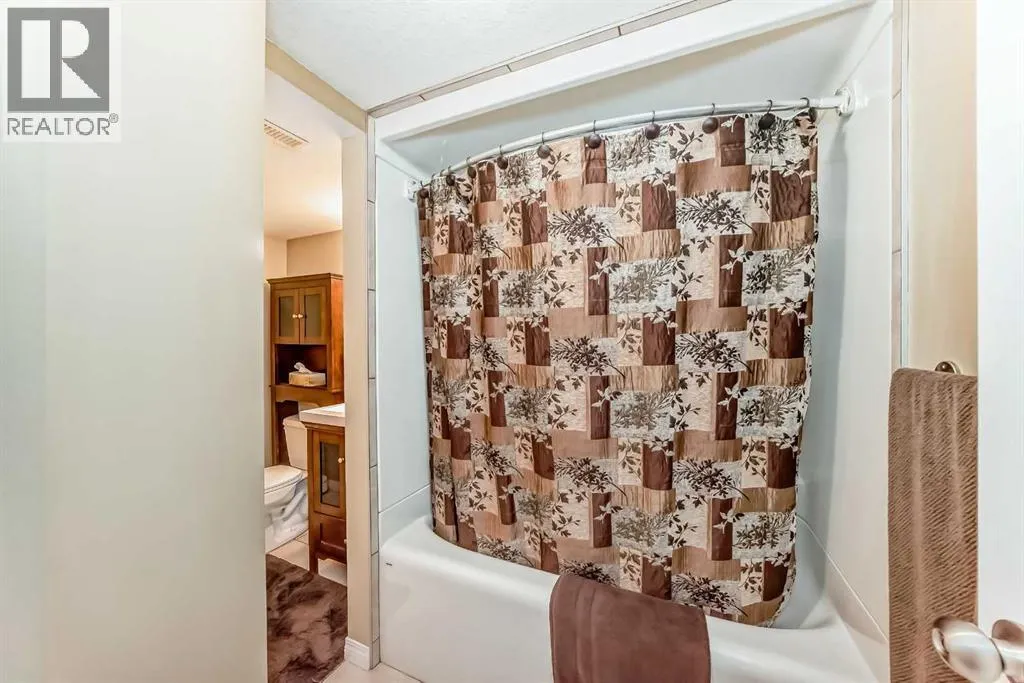 69 Simcoe Close SW