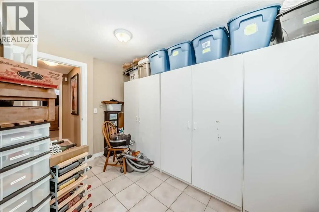 69 Simcoe Close SW
