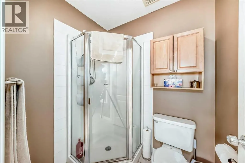 69 Simcoe Close SW
