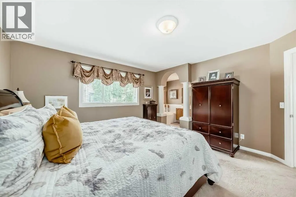 69 Simcoe Close SW