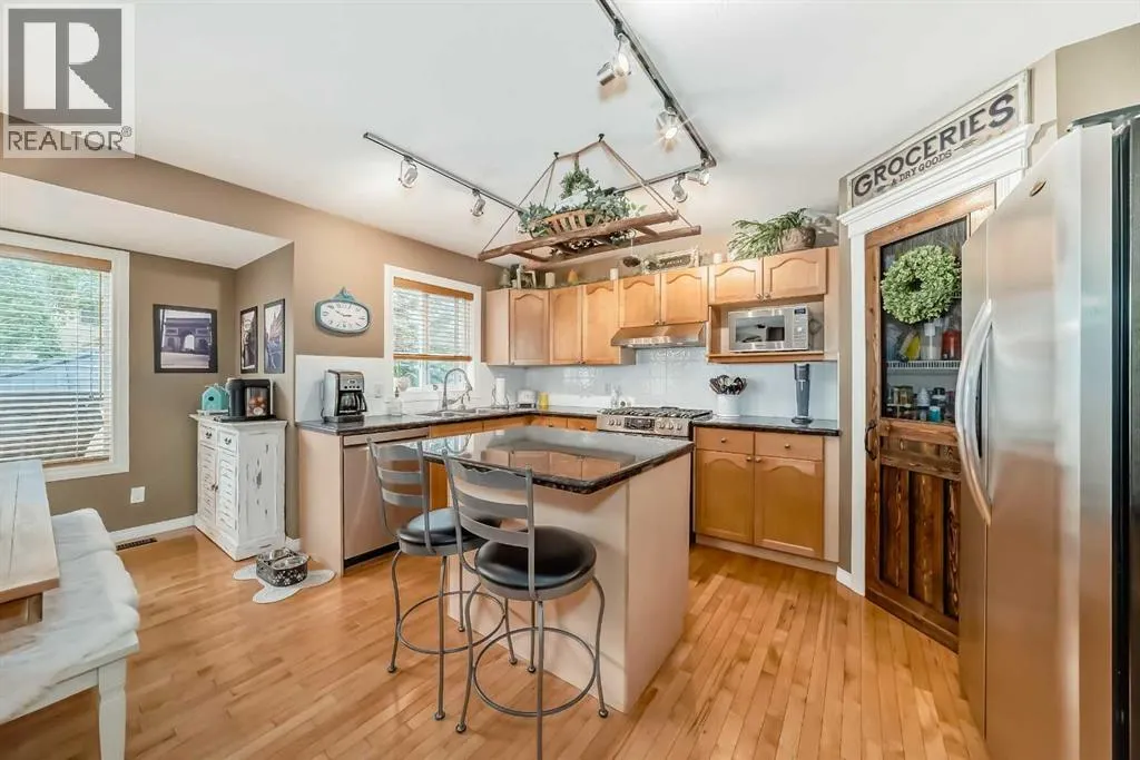69 Simcoe Close SW