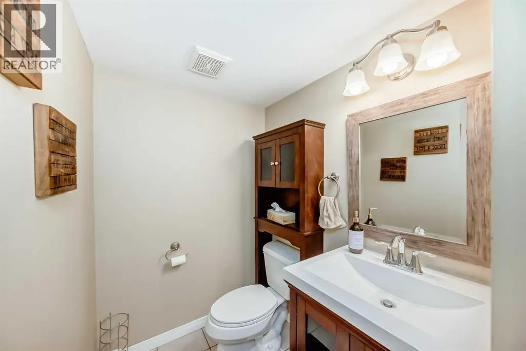 69 Simcoe Close SW