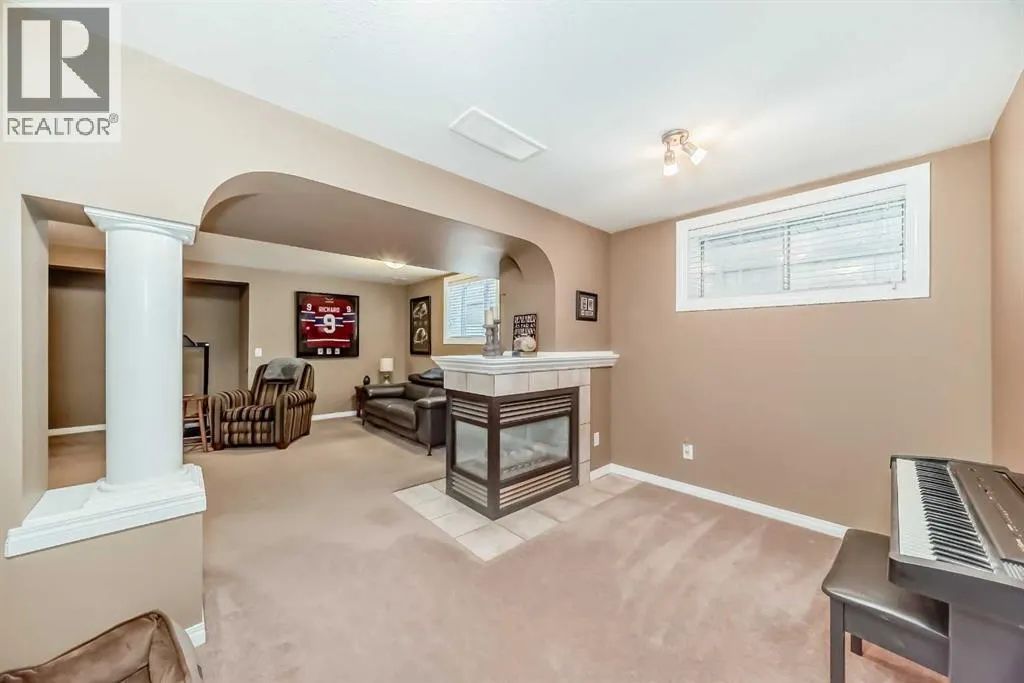 69 Simcoe Close SW