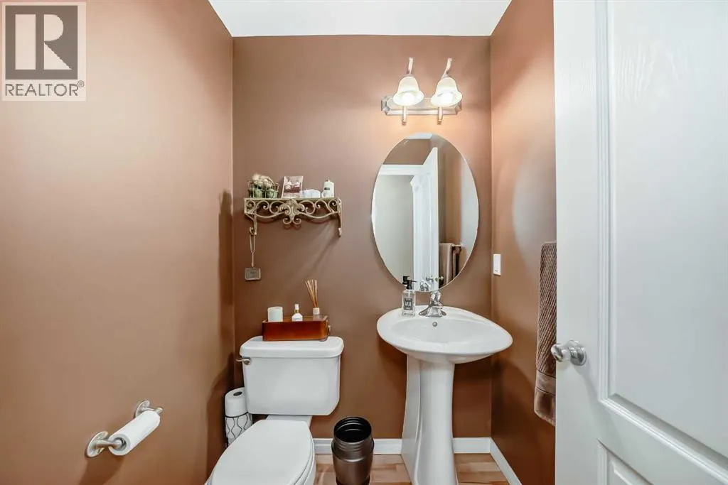 69 Simcoe Close SW