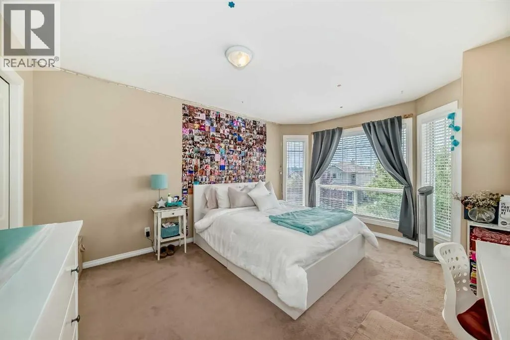 69 Simcoe Close SW