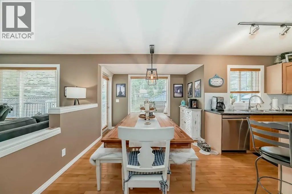 69 Simcoe Close SW