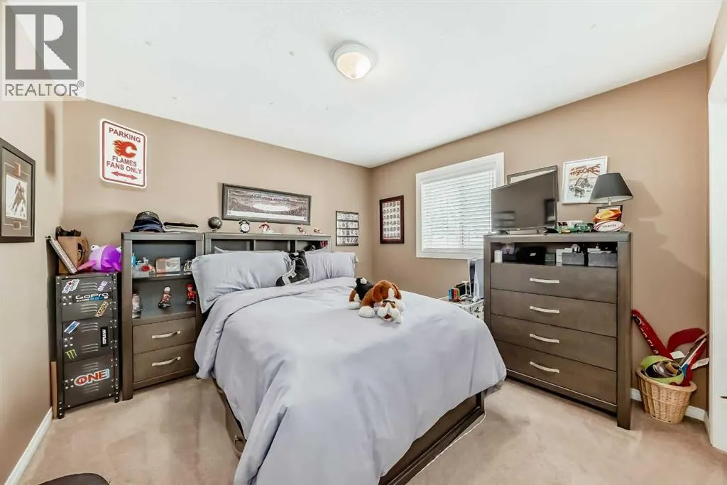 69 Simcoe Close SW