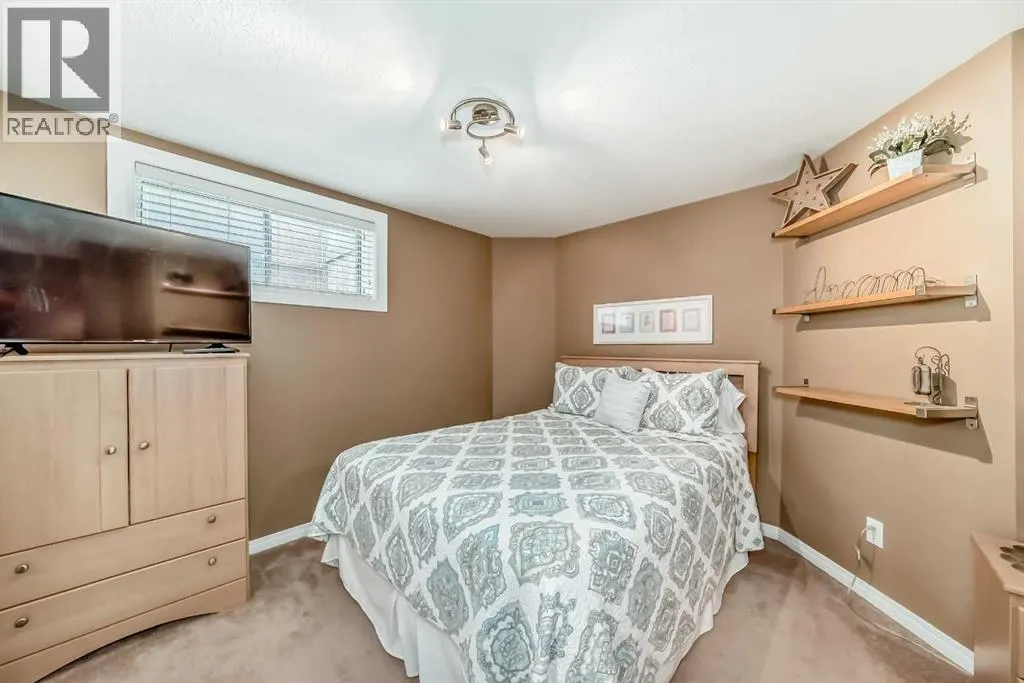 69 Simcoe Close SW