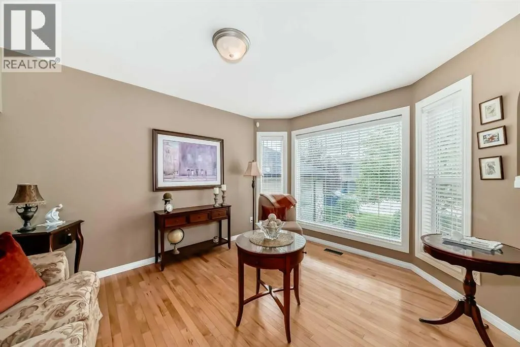 69 Simcoe Close SW