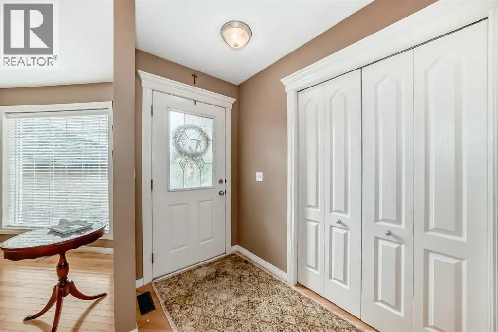 69 Simcoe Close SW