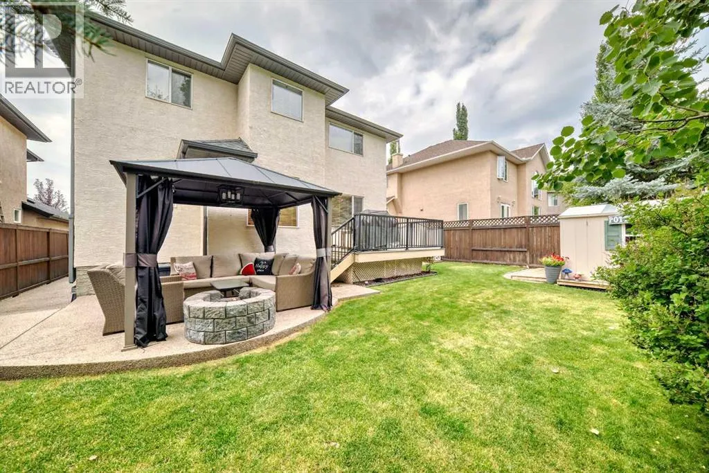 69 Simcoe Close SW