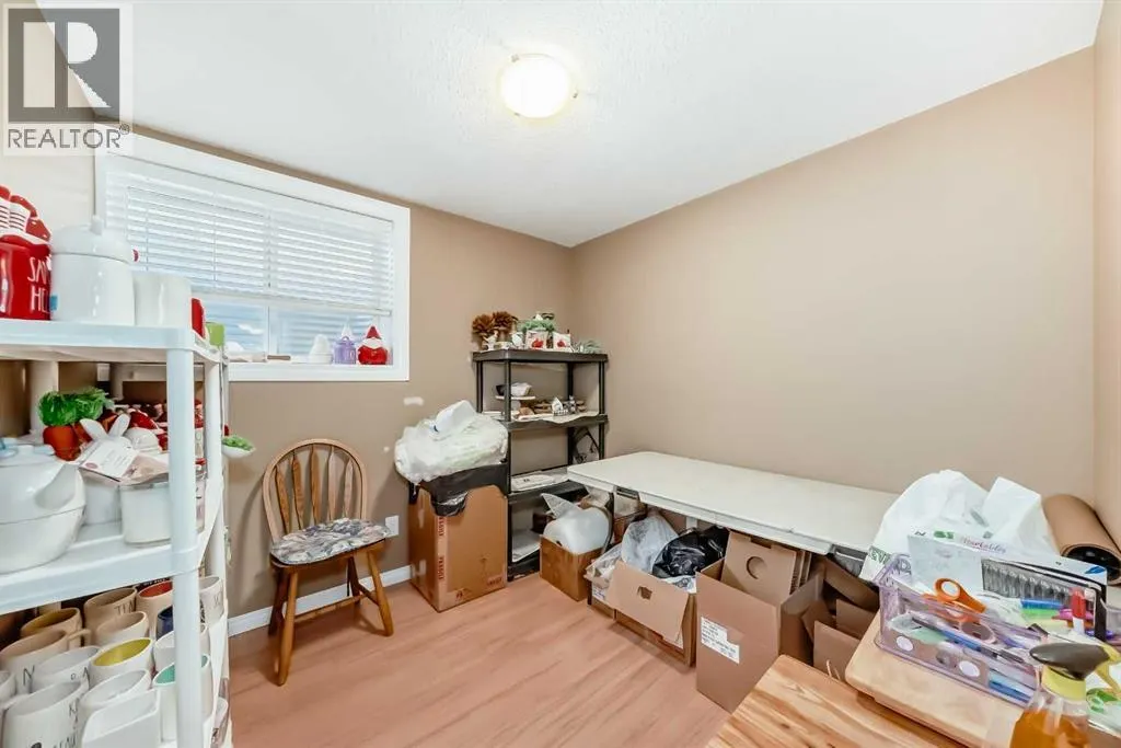 69 Simcoe Close SW