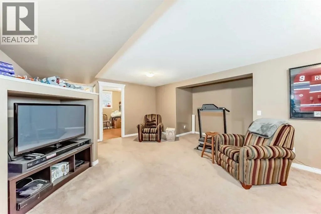 69 Simcoe Close SW