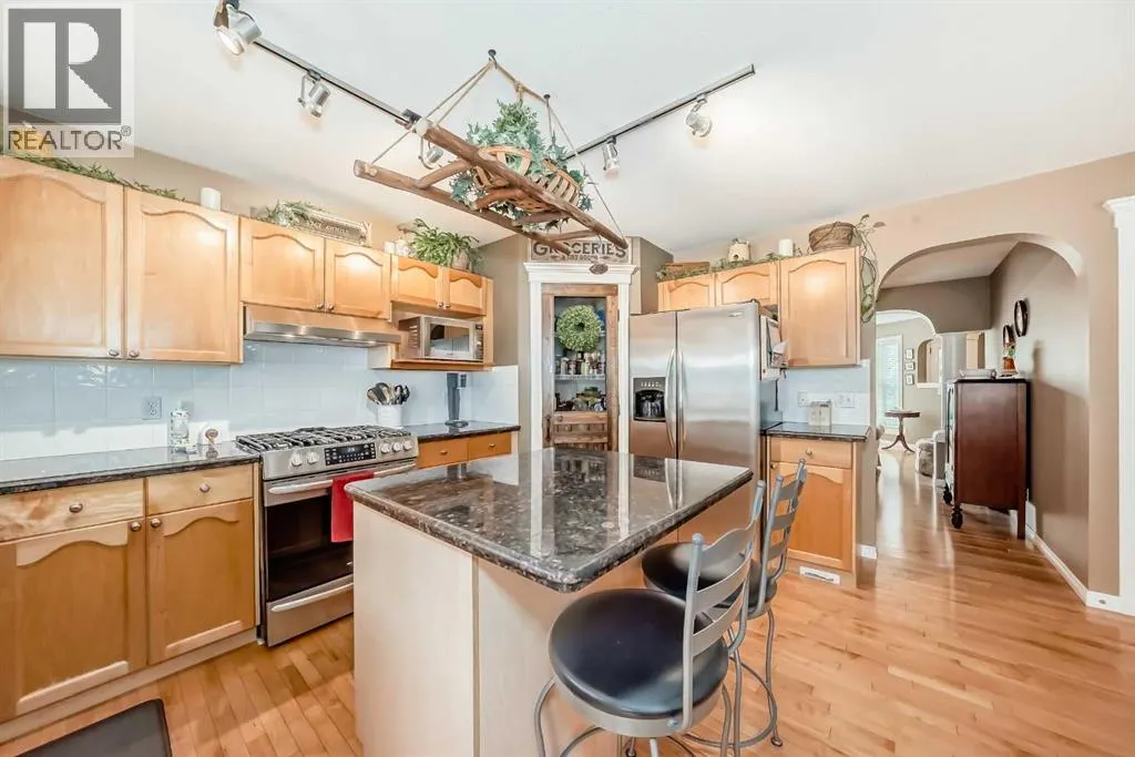 69 Simcoe Close SW