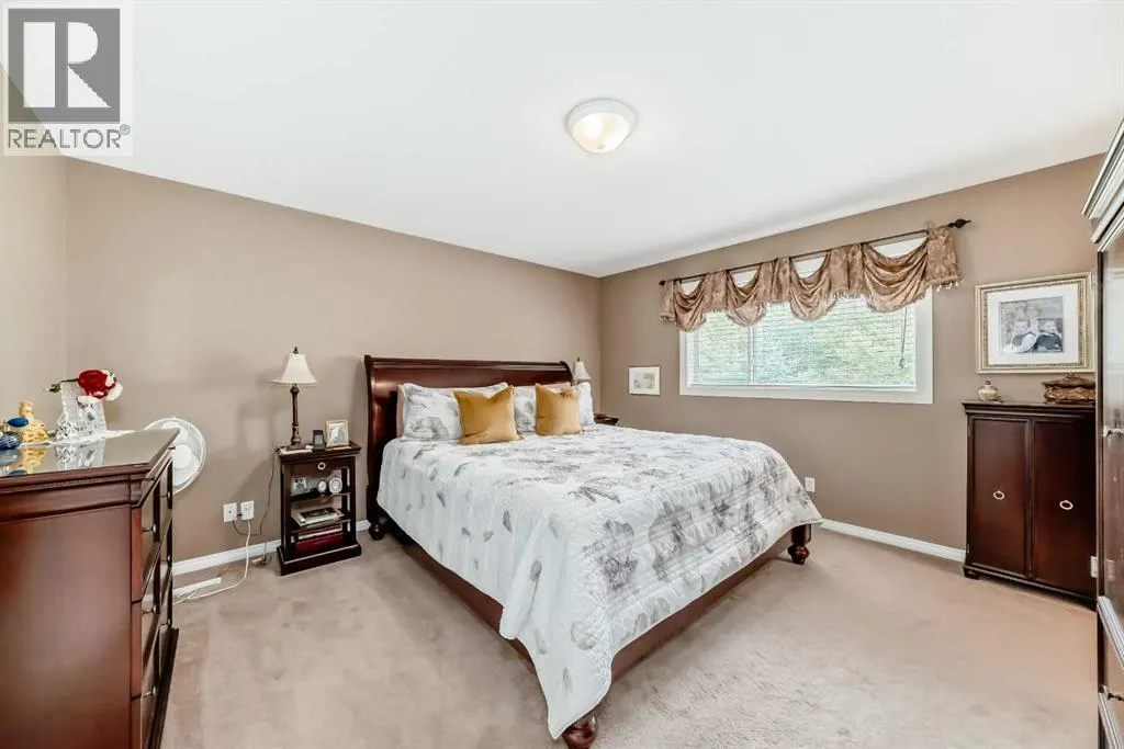 69 Simcoe Close SW